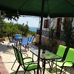 Holiday home Platanos