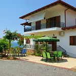 Holiday home Platanos *